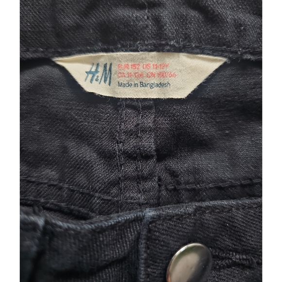 H&M Black Shorts - Picture 3 of 3